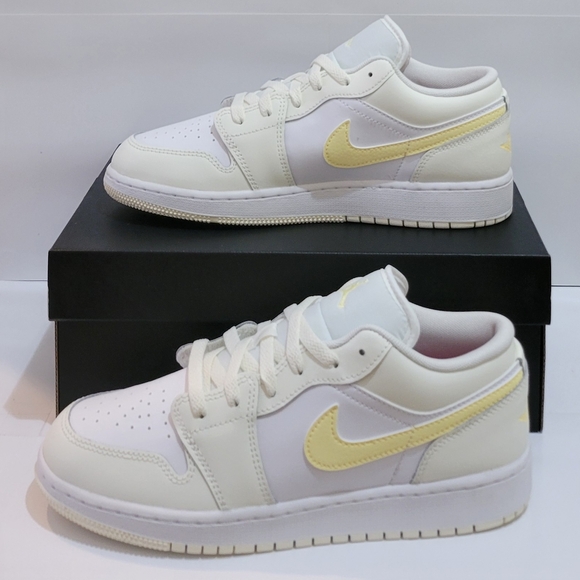 AIR‎ JORDAN 1 LOW (GS) - Picture 1 of 9
